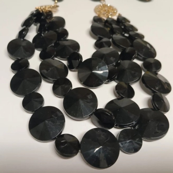 BLACK BOUTIQUE Jewelry - BLACK BOUTIQUE NECKLACE & EARRINGS SET